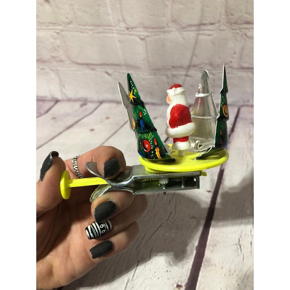 4 1/2 x 3 1/2 vintage Christmas fidget spinner collectors S1